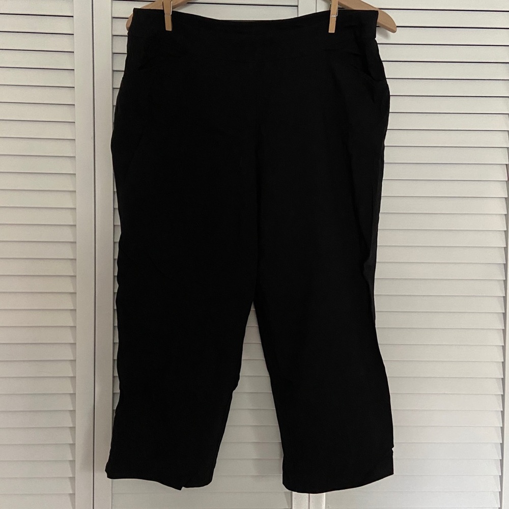Time and tru black capri length pants - size L